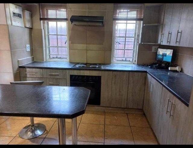 2 BEDROOM PROPERTY TO RENT IN KENSINGTON